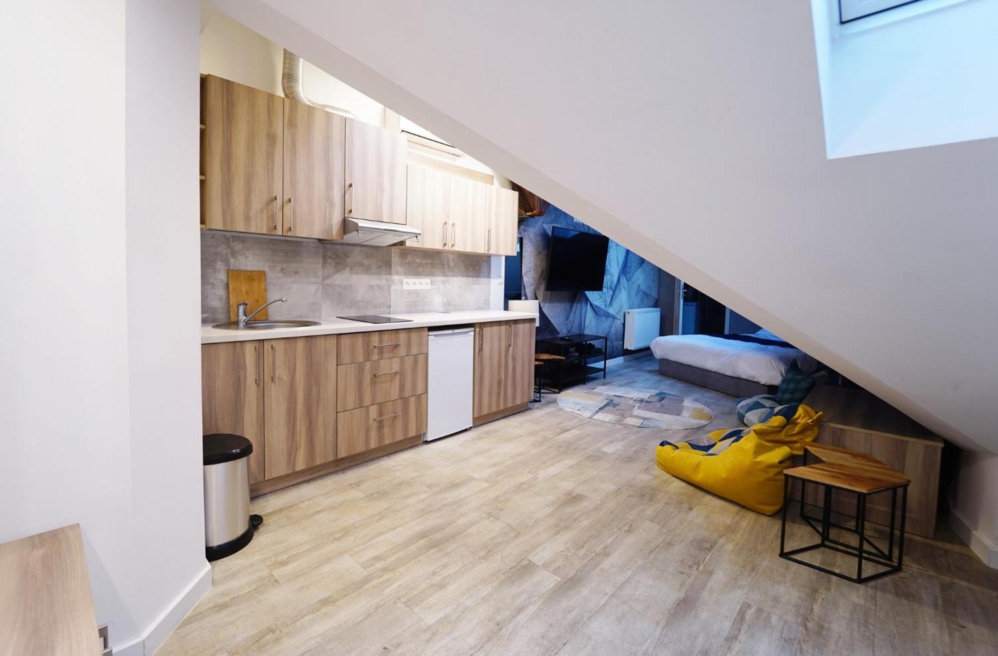 Perfect Place To In Center Apartment *