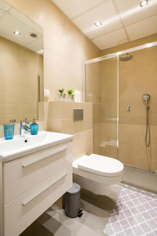 Perfect Place To In Center Апартаменти